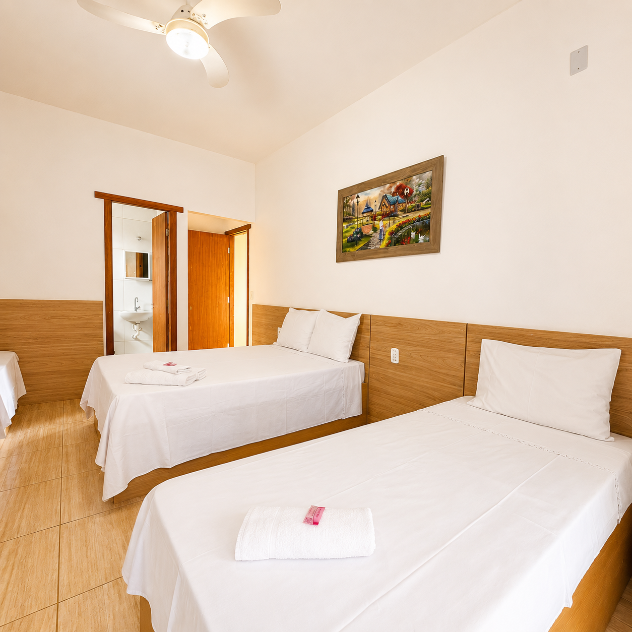 Suíte Quádrupla com cama de casal e camas de solteiro